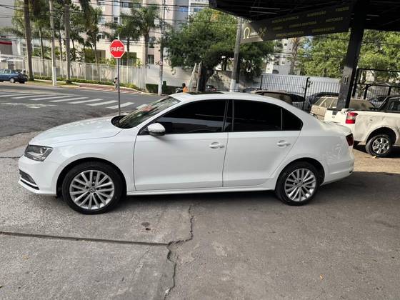 VOLKSWAGEN JETTA 1.4 16V TSI COMFORTLINE GASOLINA 4P TIPTRONIC VOLKSWAGEN JETTA 1.4 16V TSI COMFORTLINE GASOLINA 4P TIPTRONIC